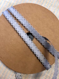 TASIEMKA RYPSOWA KORONKA 1M SZARA