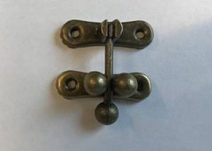 ZAPIĘCIE CIEMNY MOSIĄDZ 31X34MM