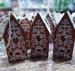 DOMEK MINI DREWNIANY  PIERNIKOWY wys. 7,5cm - 1szt