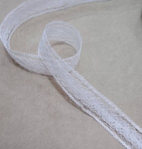 KORONKA BIAŁA 2,5CM SZEROKA , 1M