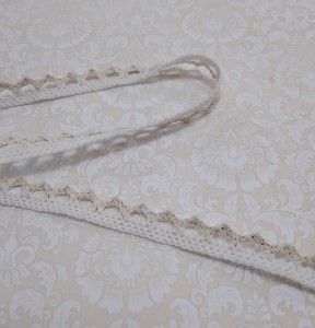 KORONKA BAWEŁNIANA 1CM SZEROKA BIAŁA ZE ZŁOTĄ NITKĄ, 1M