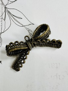 METALOWA KORONKOWA KOKARDA 1SZT