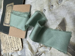 WSTĄŻKA RWANA SATYNA BŁYSK 3cm SZAŁWIA