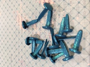 ĆWIEKI OZDOBNE - GWOŹDZIE NIEBIESKO-PERŁOWE 15SZT