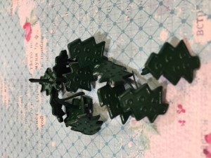 ĆWIEKI OZDOBNE - CHOINKI Z BOMBKAMI 12SZT