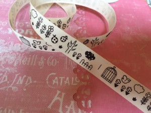 TASIEMKA VINTAGE 1,6cm szeroka 1M BEŻOWA KLATKA PTASZKI WIOSNA