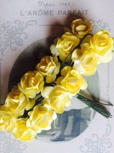 RÓŻA 1,8CM PAPIEROWA 12szt ŻÓŁTA CIENIOWANA